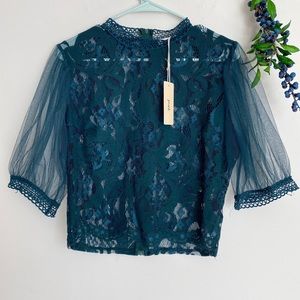Emerald green lace zip back blouse NWT size large